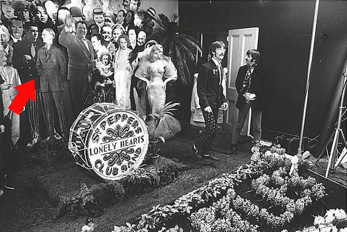 people on Sergeant Pepper album cover