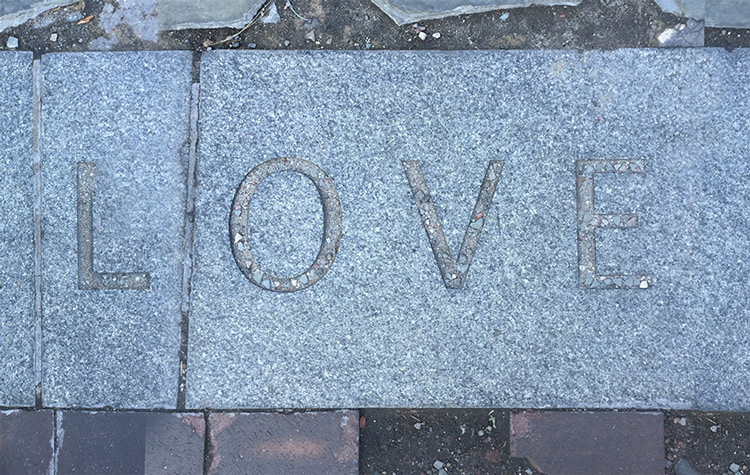 Love-on-new york promenade